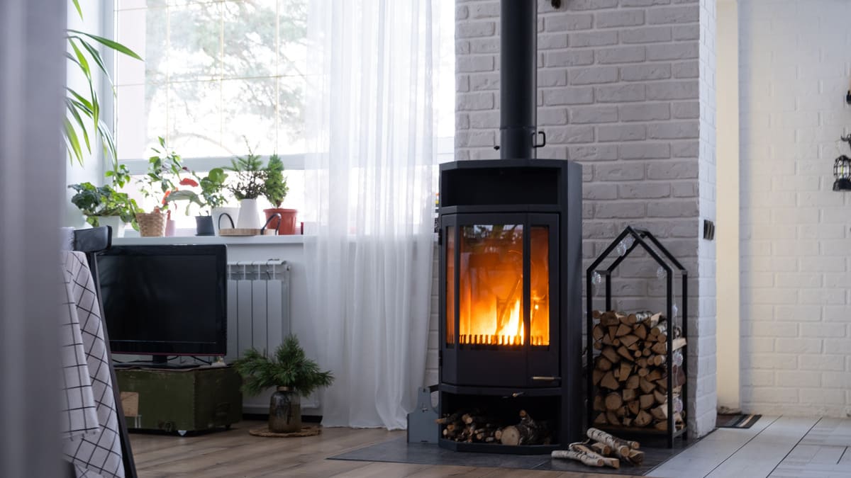 Parement derrière un poêle